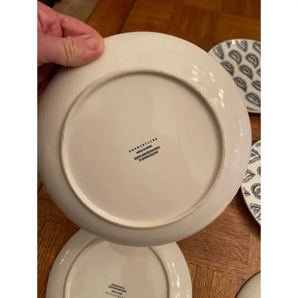 Pottery Barn blue leaf patterned plate set (5)
